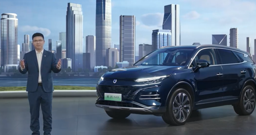 腾势N8今晚上市，售价31.98～32.68万元，可用方向盘玩游戏