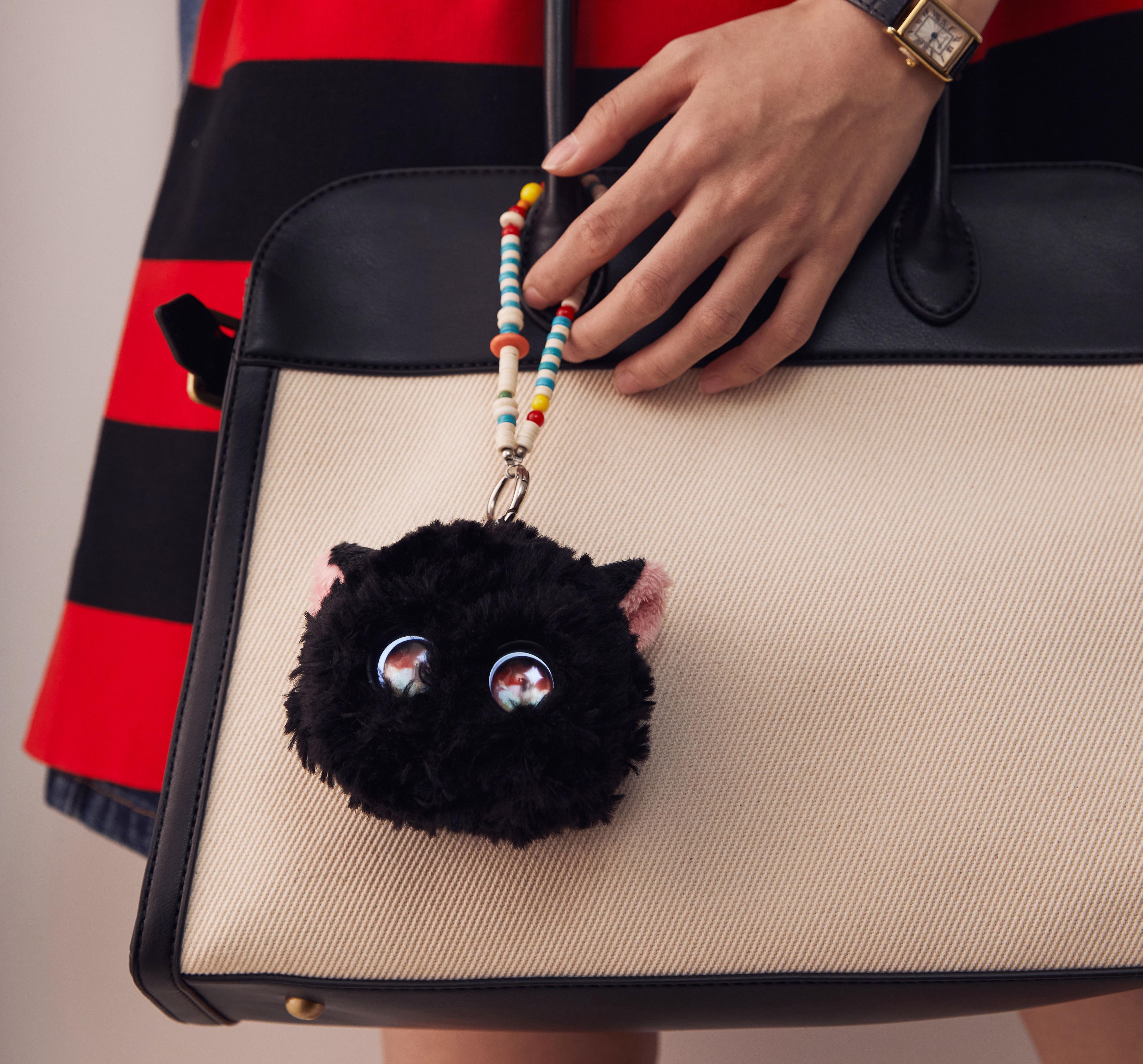 唱衰人形机器人后,朱啸虎投了一家AI陪伴机器人公司