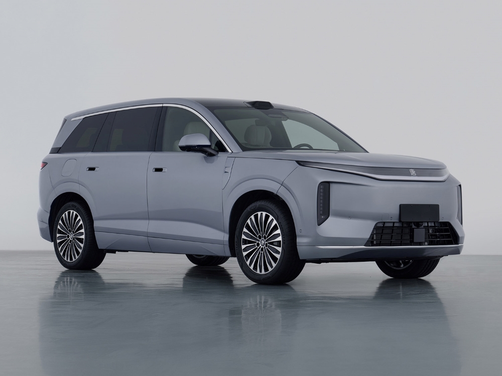 小米千匹马力新车亮相！问界M6双动力齐报，春节前最后一场工信部车展来了