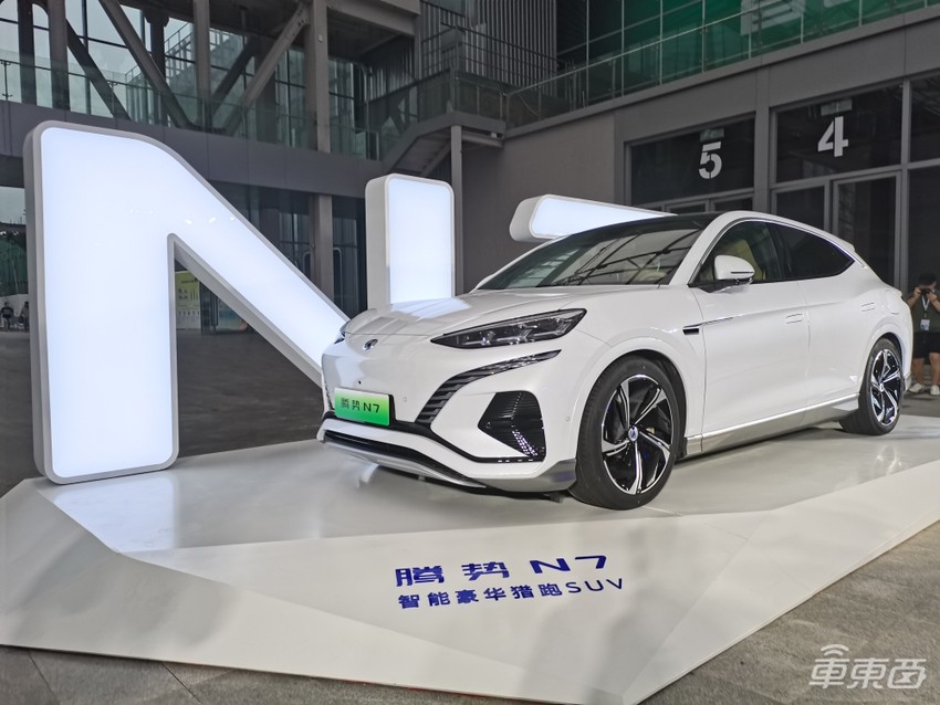 王传福现场哽咽落泪，比亚迪500万辆新能源下线！