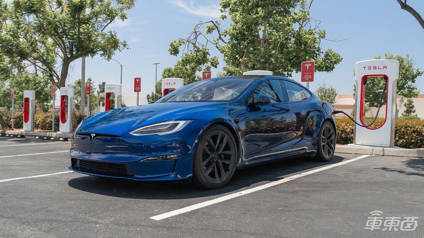 外媒实测新款Model S充电性能：最高功率达250kW，15分钟补充300公里续航