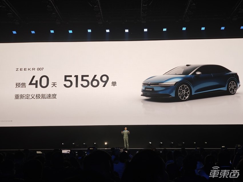 21万!极氪007标配8295+Orin,网友:要狙击小米汽车?