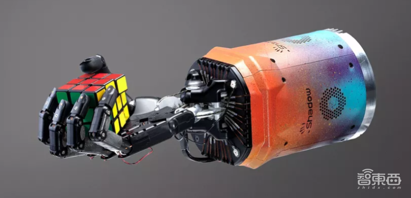 OpenAI新突破!机器手自学单手解魔方,模拟训练“上千年”