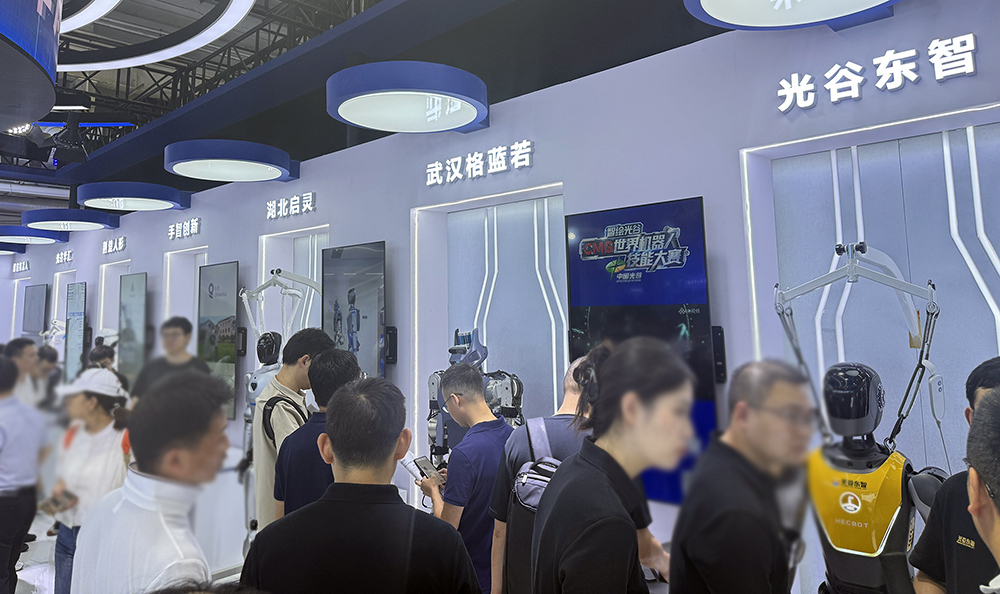 最貴97萬搬回家，人形機(jī)器人天團(tuán)涌入北京！暴走2萬步玩命逛完，亮點(diǎn)都在這了