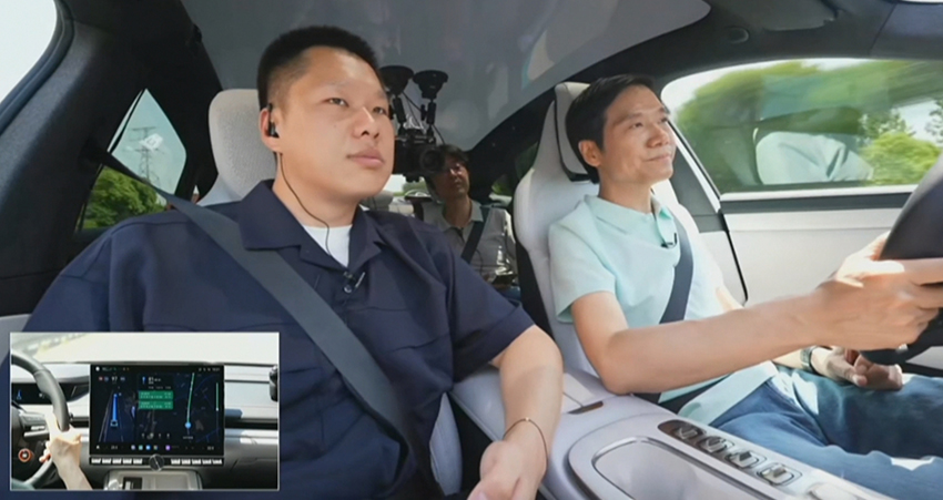 雷军直播又爆了！开SU7 Pro首秀城市NOA，边跑边招人，下月双班交付保底过万