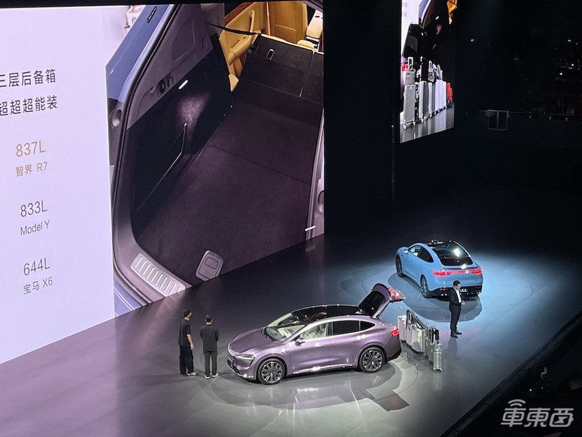 余承东流血开打特斯拉!智界R7“卖一台亏3万”,入伙围攻Model Y