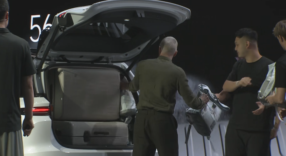 理想i8便宜2.8万开卖!首发VLA司机大模型,李想:第一眼看图觉得有点丑