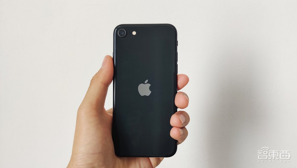 iPhone SE二代体验：3000元的苹果手机，到底有多能打？