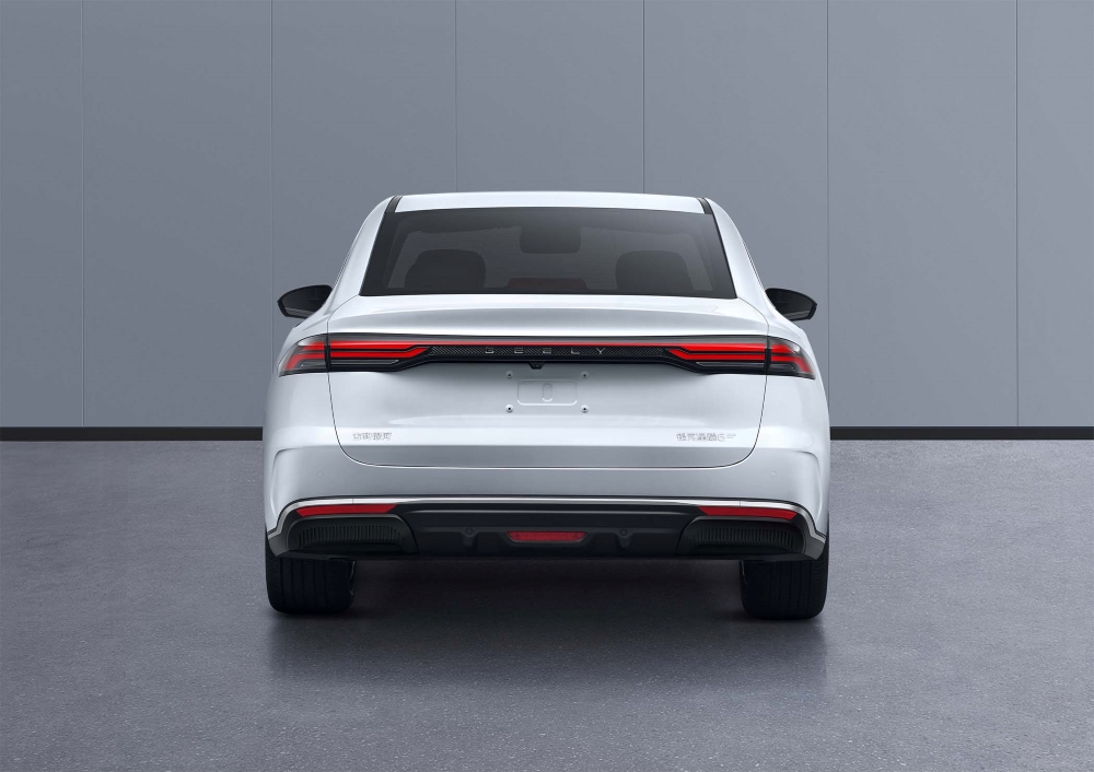 小鹏增程新车下饺子，吉利申报甲醇插混车！10月工信部车展8大新车解读