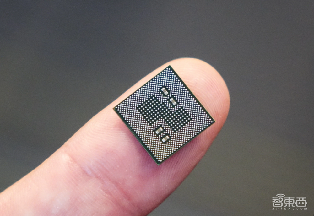 俄乌激战30天:中国手机巨头躺枪还是躺赢?