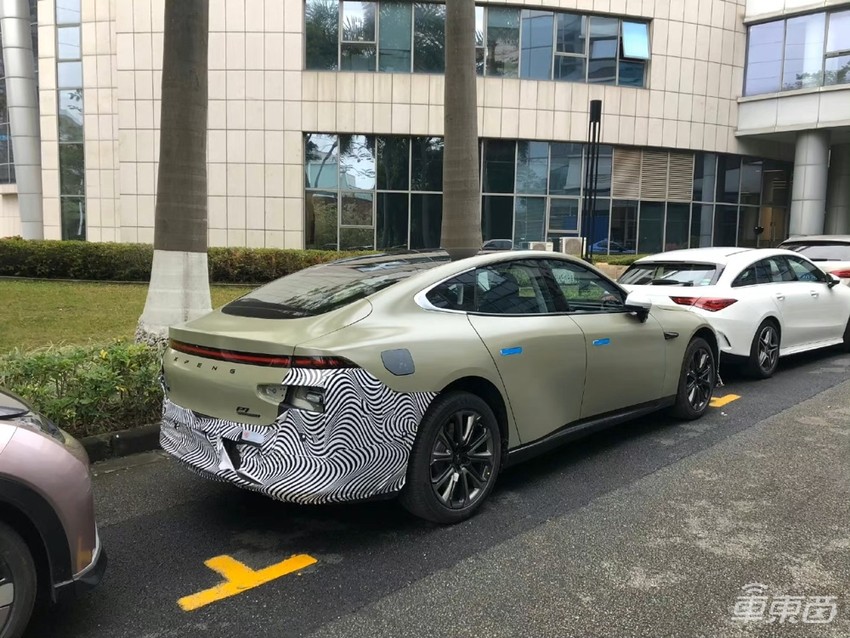 来,提前看一下新款小鹏P7