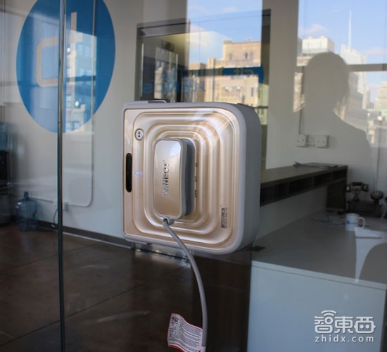 8大公司入局服务机器人！腾讯三连击