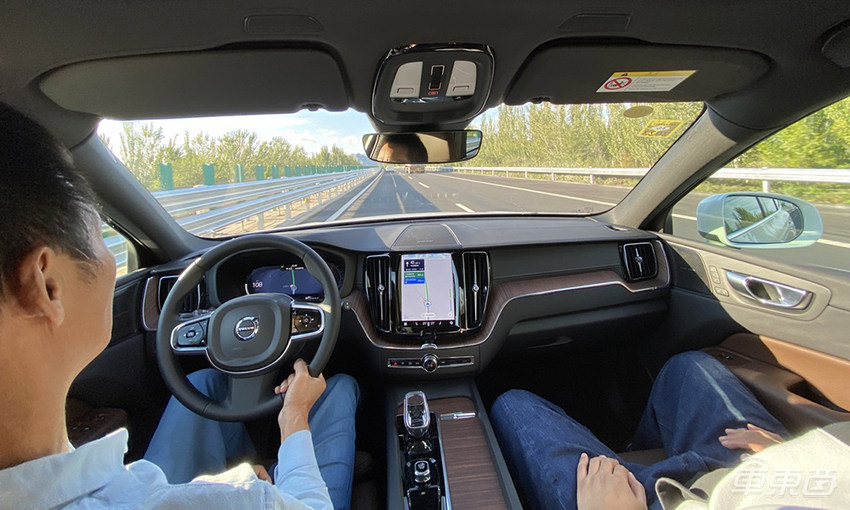 沃尔沃XC60对比特斯拉Model Y试驾,不同的优雅和智慧