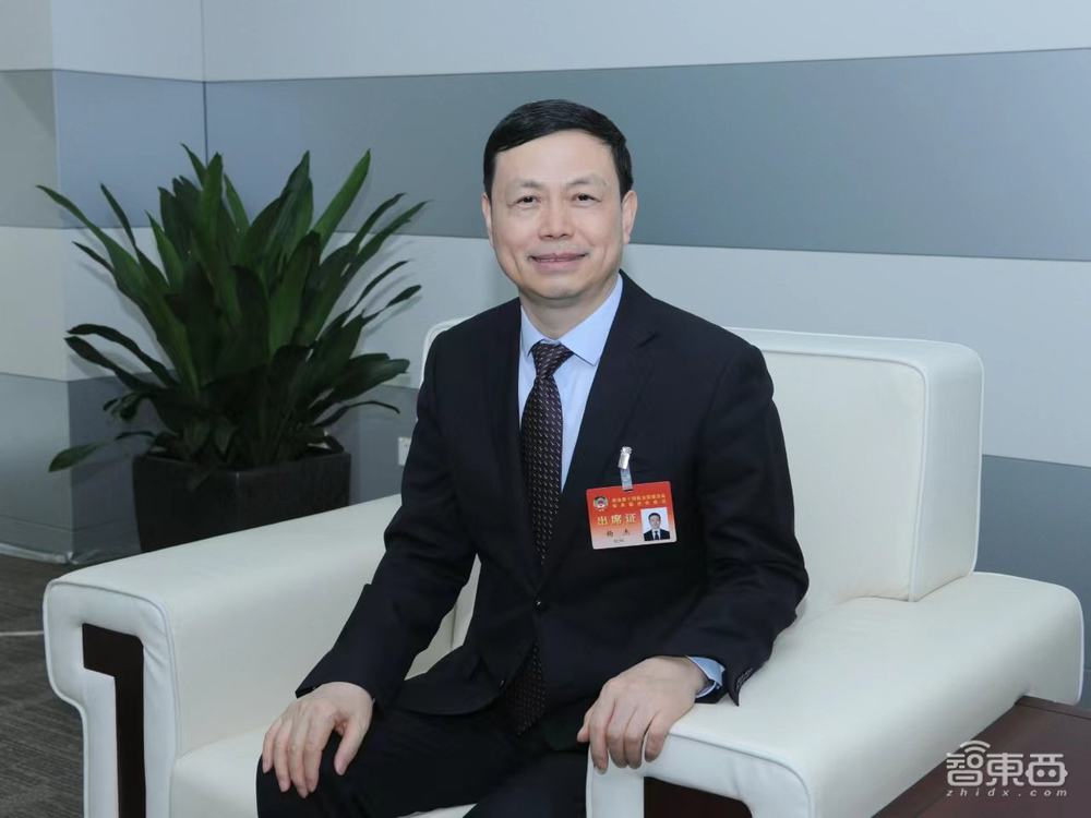 大模型火遍两会！雷军等20位代表热议AI，Sora高频出场，靳东深感受影响