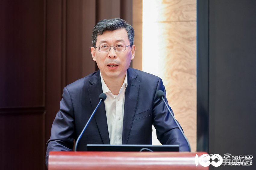 2030车市8大趋势：全球新能源汽车市占率达到50%，高阶智驾进入15万车型