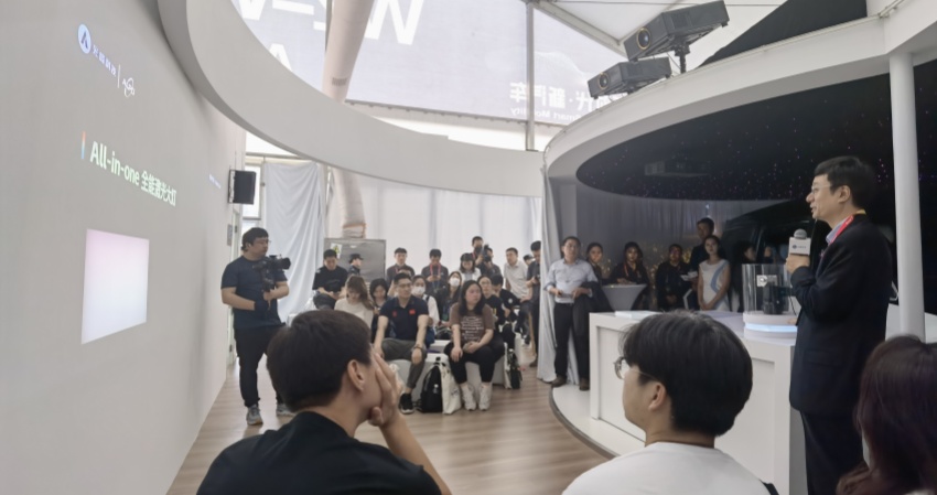 光峰科技发布ALL-in-ONE全能激光大灯，满足照明、显示、安全、娱乐等需求