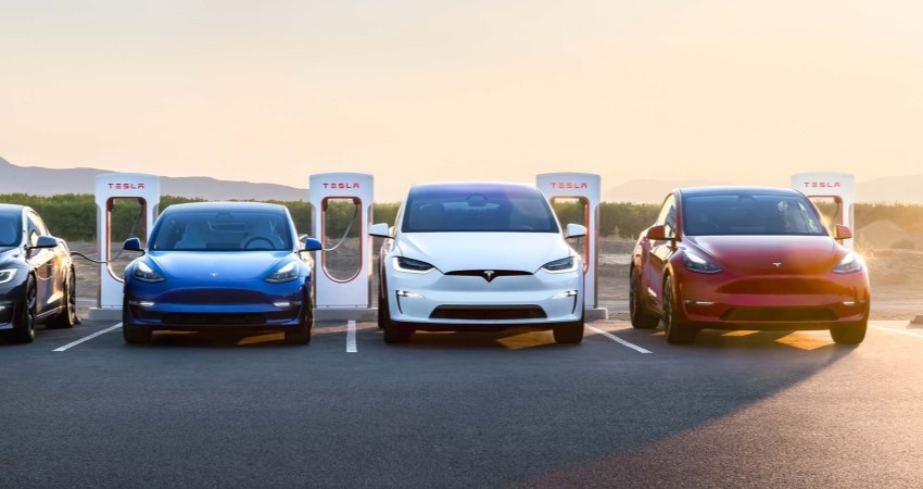 马斯克称将投资超36亿扩建超充网络,此前刚裁掉超充团队