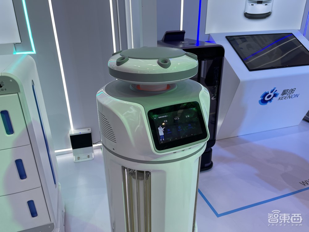 邓丽君现场“复活”！130只机器狗群舞，世界机器人大会7大亮点揭秘