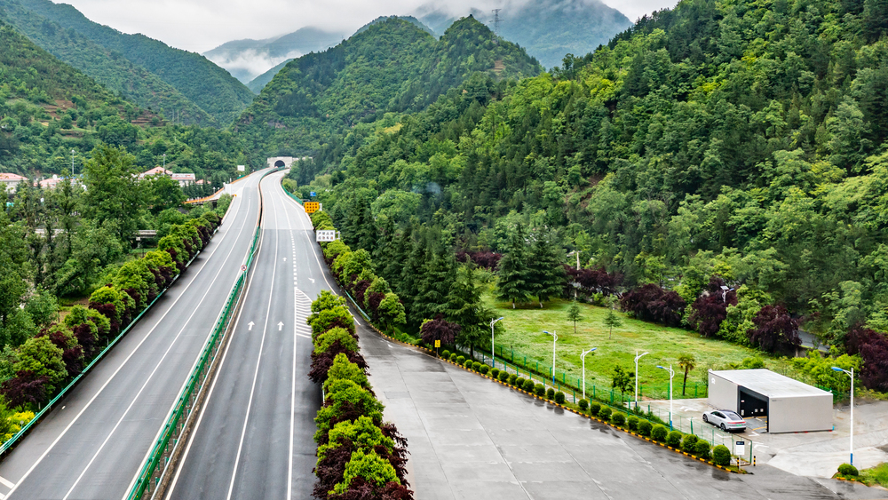 李斌喊出500万辆年销！定下三大核心任务，2026年挑战全年盈利