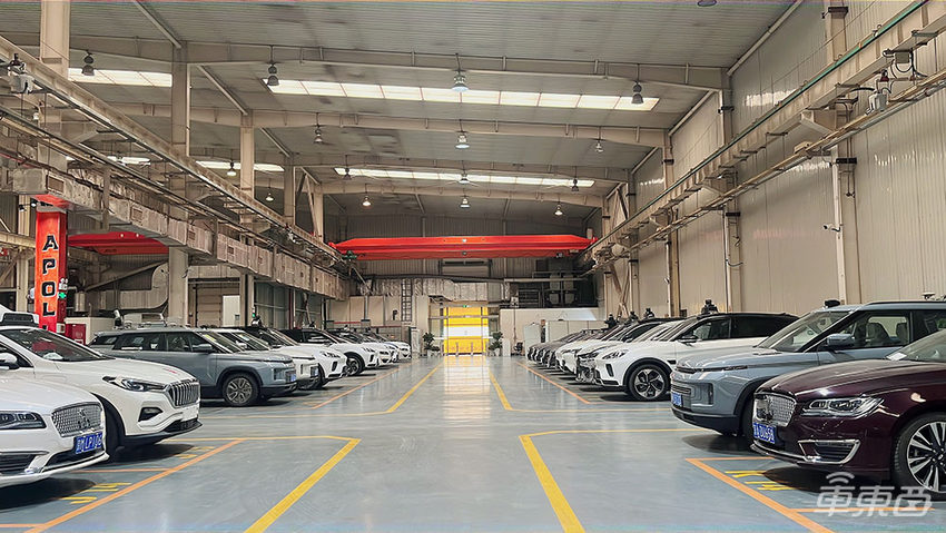 百度首批主驾无人车上路了,预计年底拿掉安全员