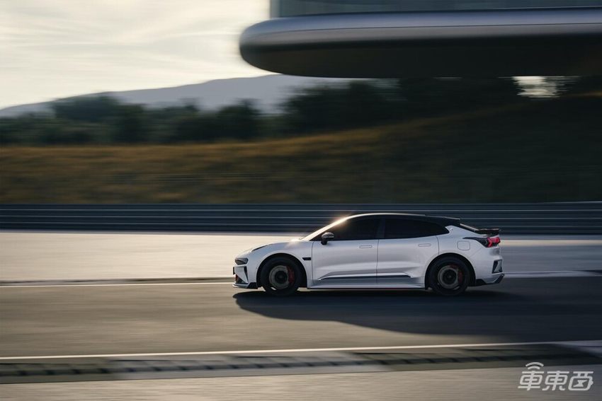 极氪秀肌肉！新车售价76.9万元，放话友商五年内造不出来