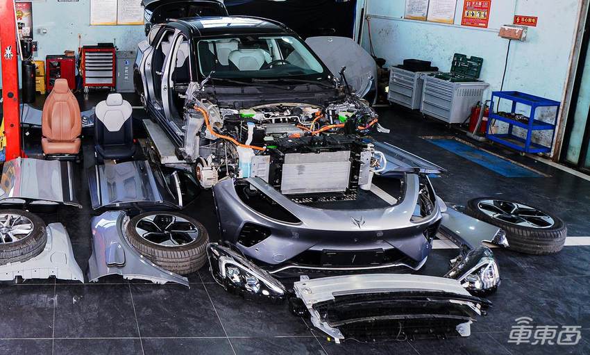 拆车看内核：极狐能否越级叫板蔚来ES6？