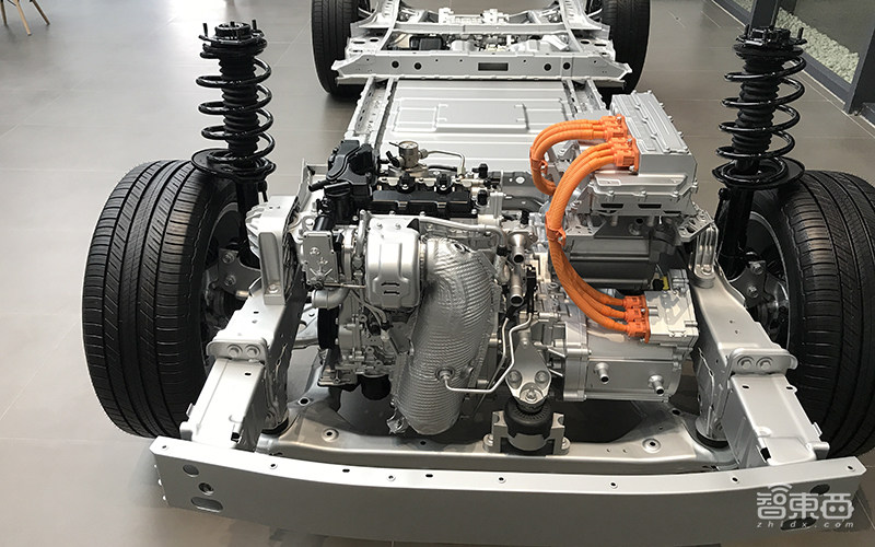 长途试驾国产电动神车理想ONE:烧油发电能跑800公里!