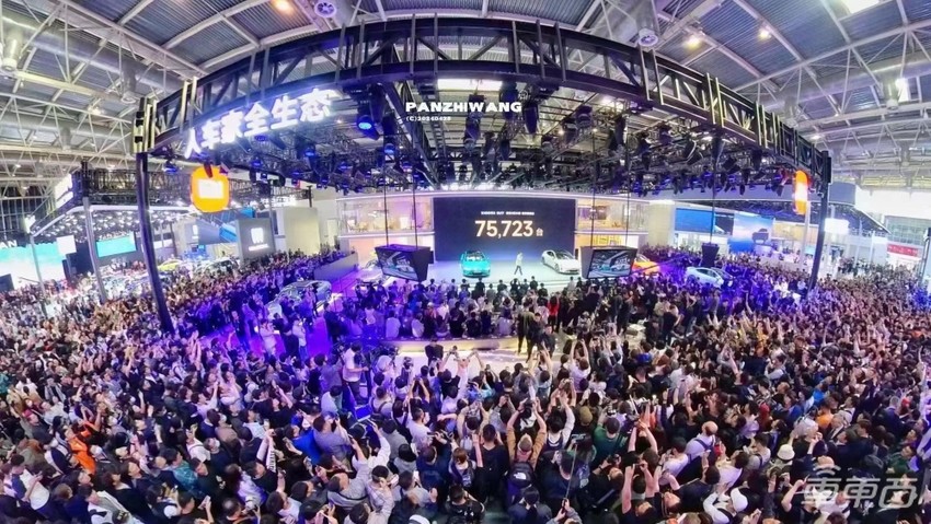 车模失业老板当网红，北京车展成小米车展！除了热梗还有这五大行业真相