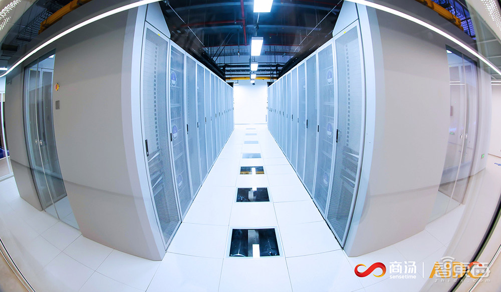 亚洲最大!上海“巨无霸”AI计算中心投用,支持万亿参数大模型训练