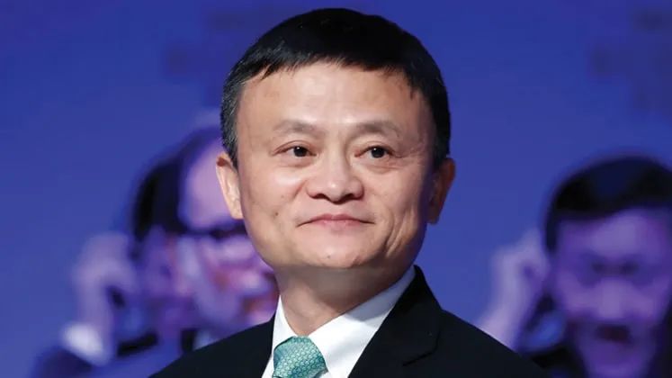 阿里深夜大涨13%!3个月净赚423亿,云和AI杀疯了,700天重造自己
