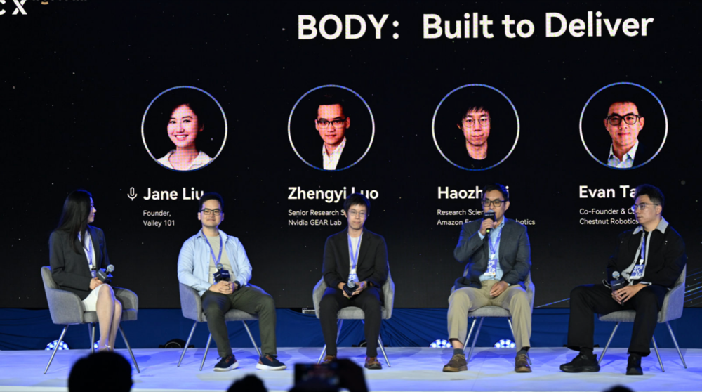 一口气来了三款王炸!魔法原子硅谷首发具身智能“全家桶”