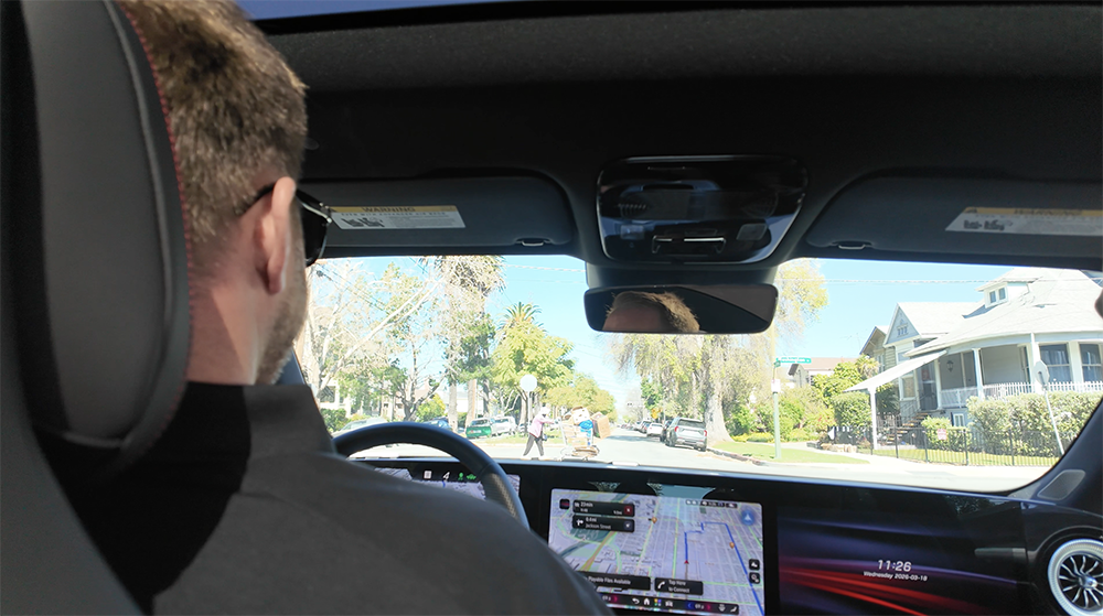 我在硅谷闹市区，体验黄仁勋同款L2++自动驾驶