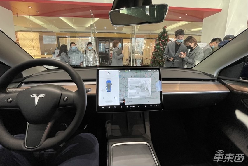 特斯拉Model Y有多火？每小时卖出200台，门店都挤爆了