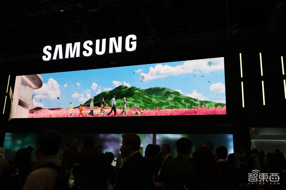 CES 2024丨PC新物种大爆发,透明屏乱战,车载屏火了,AI正深入一切!