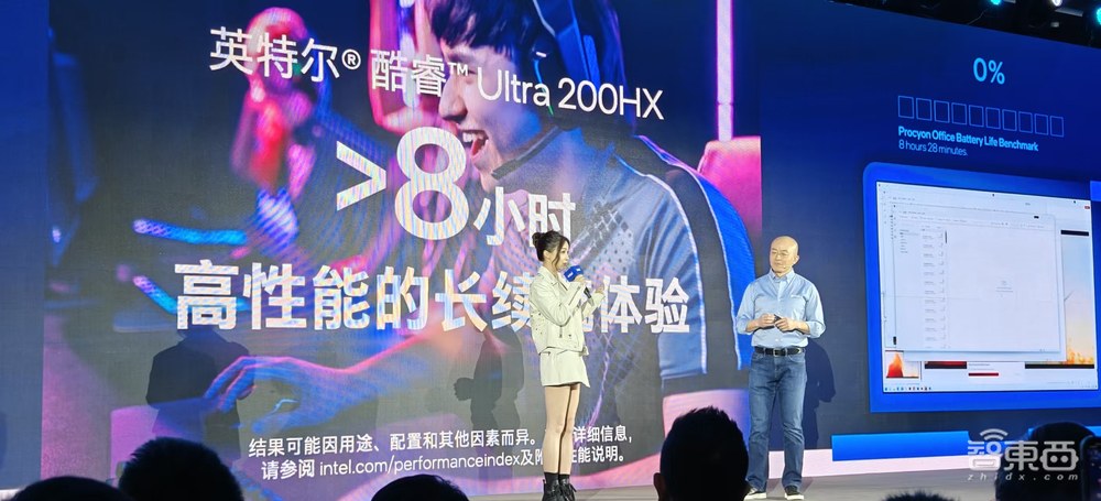 英特尔AI PC放大招:能效比暴涨40%,游戏本8小时续航,AI助手教你打游戏