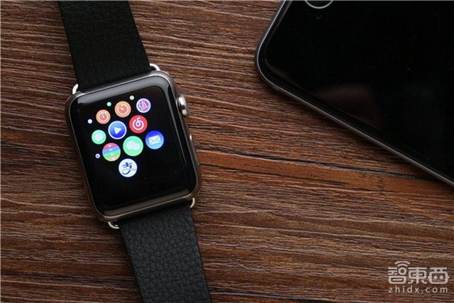 重量级比拼:Apple Watch对比Moto 360