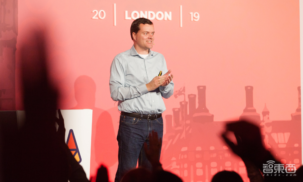 股价翻番！AI重振软件股，Palantir、Adobe等搭上顺风车