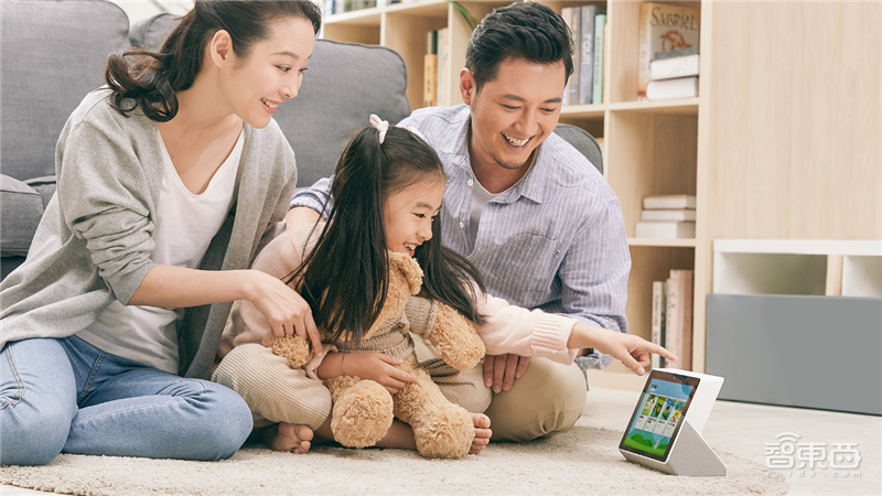 叮当首款带屏智能音箱发布 整合腾讯内容和AI能力