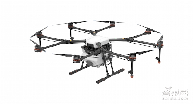 时隔八个月大疆植保无人机机再推二代 一台遥控器搞定了自主飞行