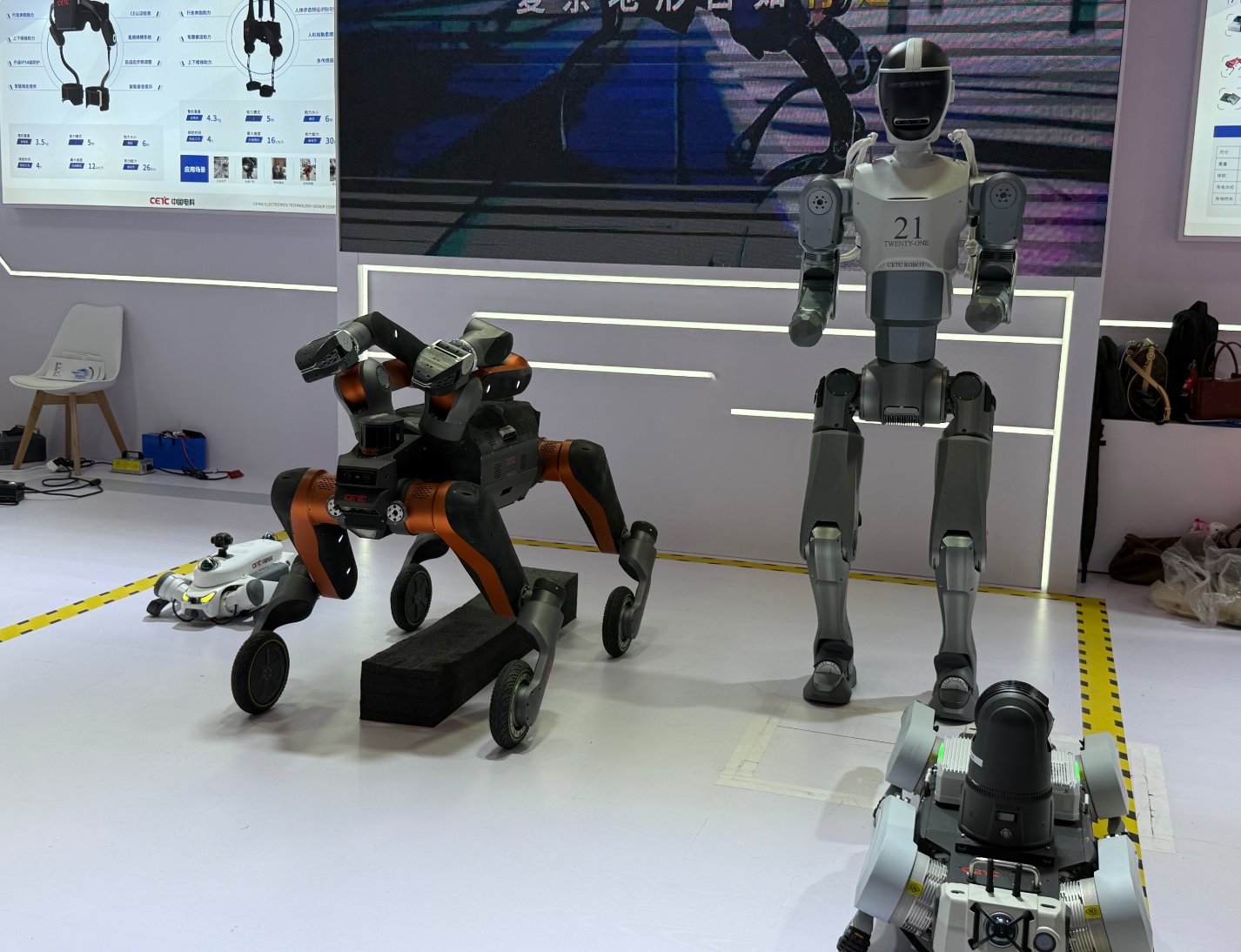 最貴97萬搬回家，人形機(jī)器人天團(tuán)涌入北京！暴走2萬步玩命逛完，亮點(diǎn)都在這了