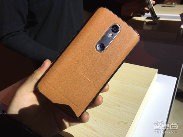 MOTO推屏幕摔不碎的新机MOTO X 极