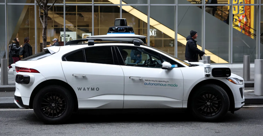 Waymo无人车撞倒学生被调查，近期已发生多起事故，安全性受到质疑