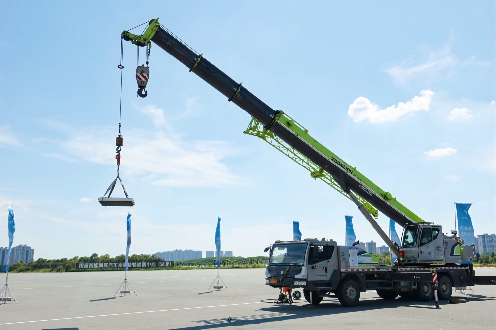 岚图发布新混动技术:全域800V高压上车,三款旗舰车型将搭载