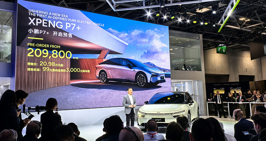 何小鹏今年最后一击：小鹏P7+预售20.98万起，你觉得贵了还是低了？