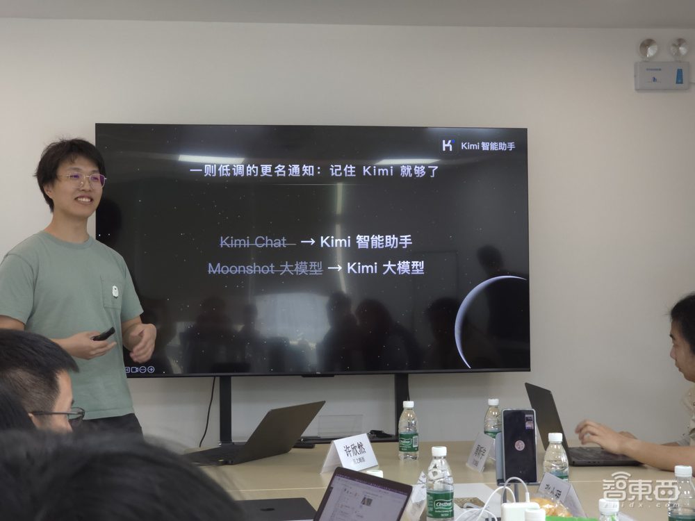 200万字上下文!月之暗面Kimi大模型指数升级,10分钟学会开飞机、打德扑,还化身中医专家