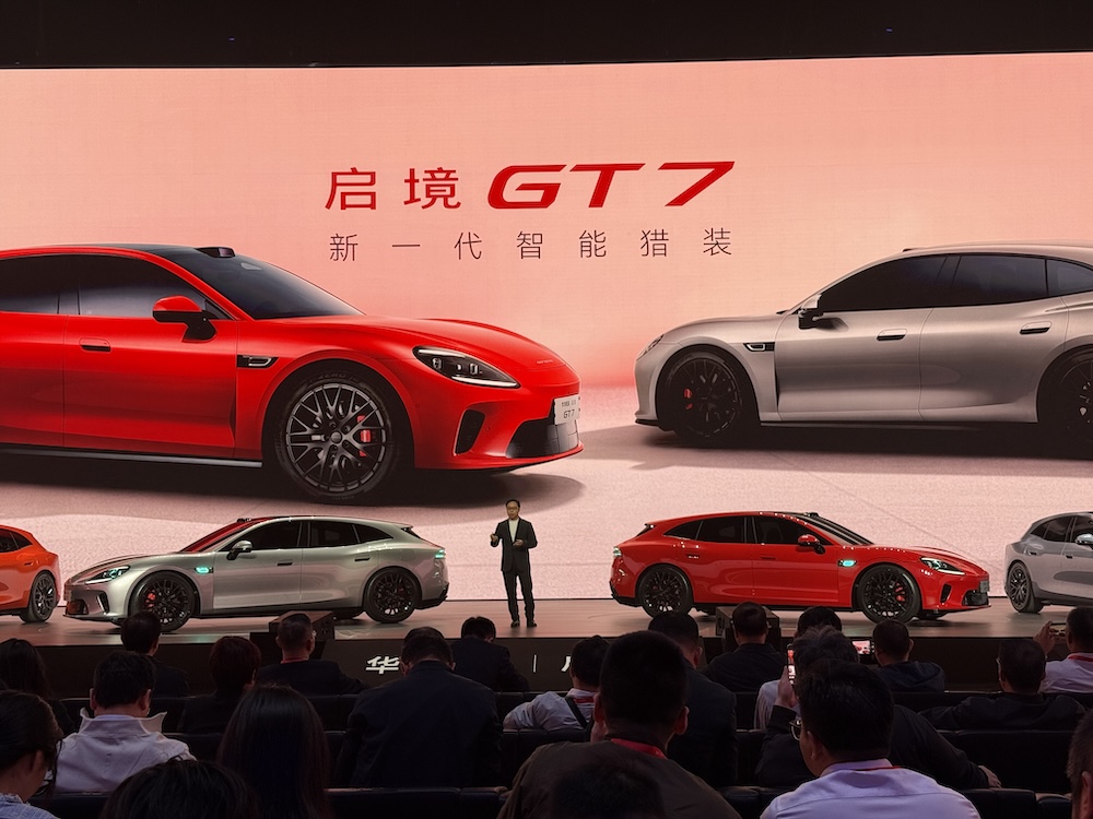 华为“境”字辈第一车来了！十大黑科技满身名牌，年内还有新车要发