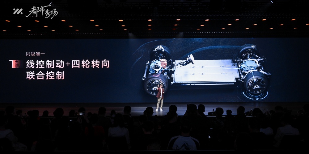 全新智己L6 20.49万起卖！全系标配800V，新增高速ETC自动通行