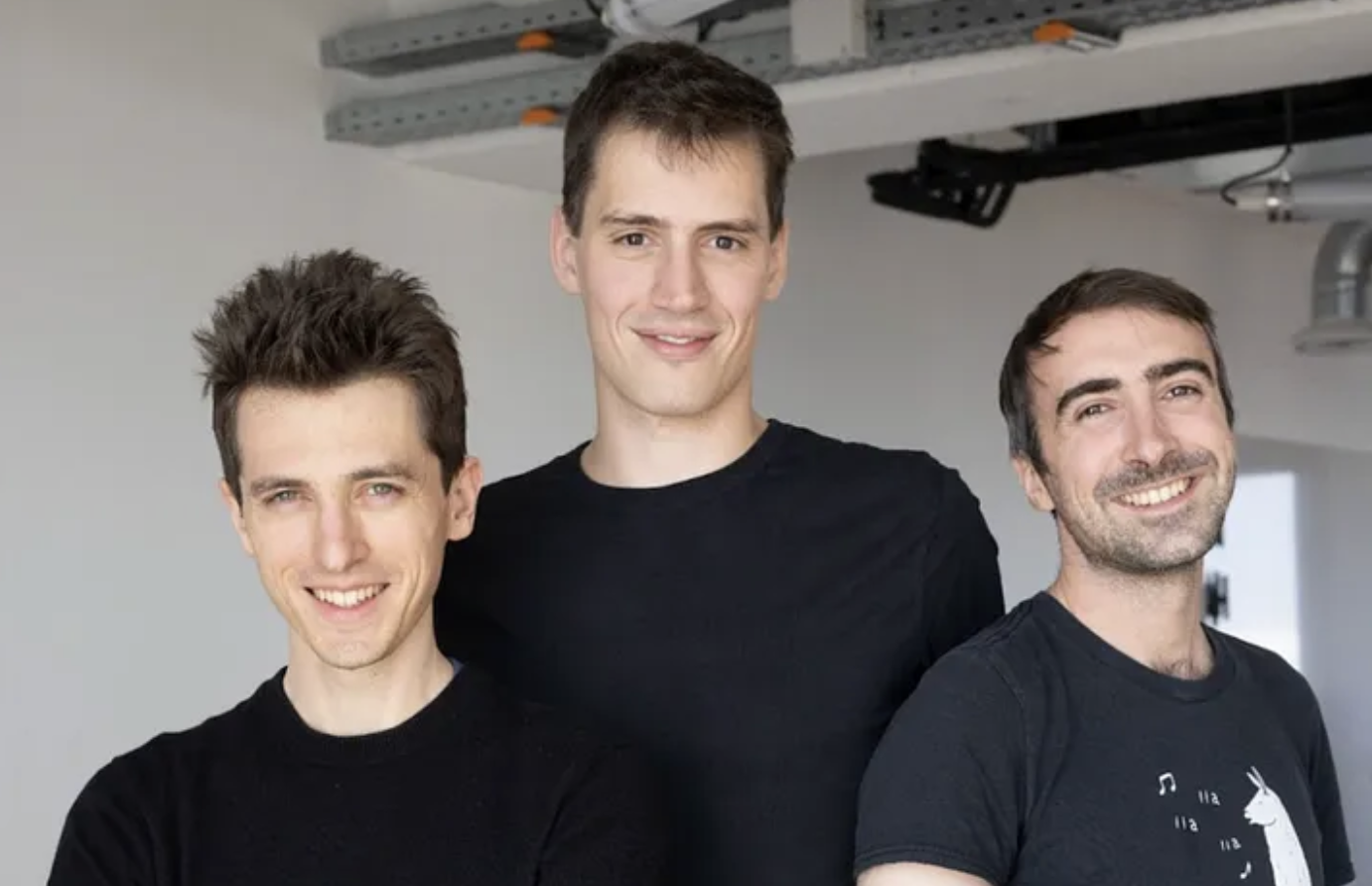 黄仁勋“撒钱”创纪录!英伟达超级AI帝国崛起,但没带中国玩