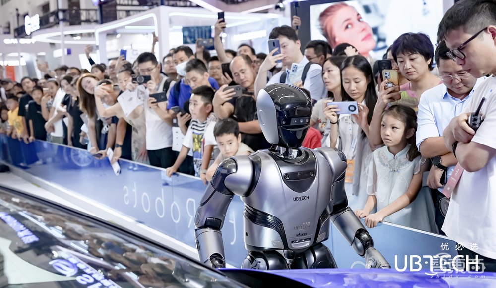 人形机器人沸腾北京！优必选发工业场景解决方案，技术要点一文揭秘