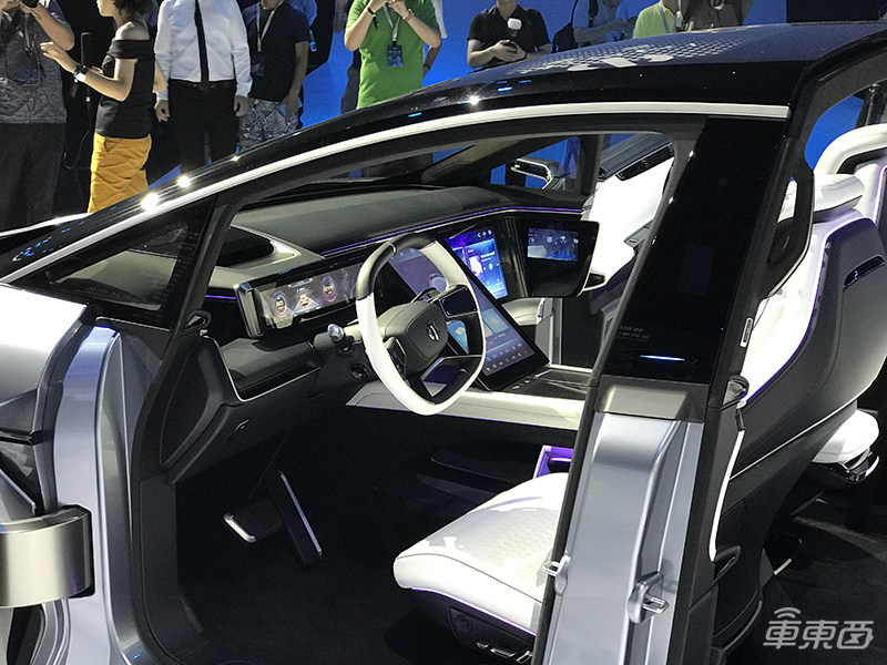 丁磊造车交卷！华人运通首款量产车亮相 外形炫酷能跑600公里